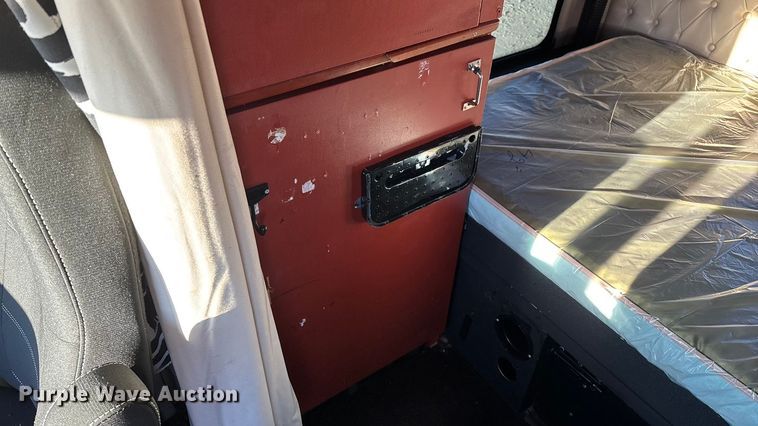 image for item ED2461 2005 Western Star 4900 semi truck