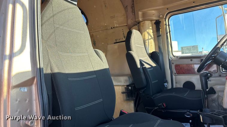 image for item ED2461 2005 Western Star 4900 semi truck