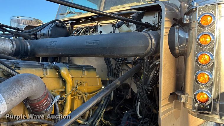 image for item ED2461 2005 Western Star 4900 semi truck