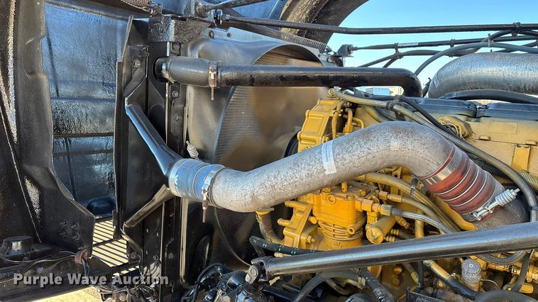 image for item ED2461 2005 Western Star 4900 semi truck