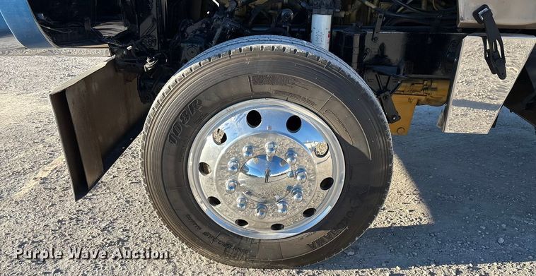 image for item ED2461 2005 Western Star 4900 semi truck