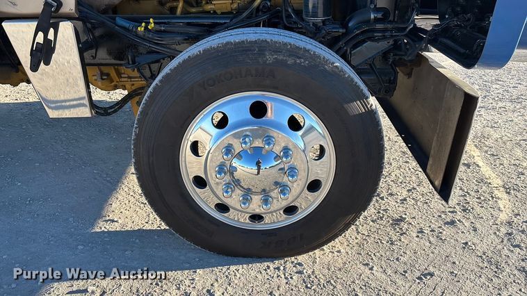 image for item ED2461 2005 Western Star 4900 semi truck