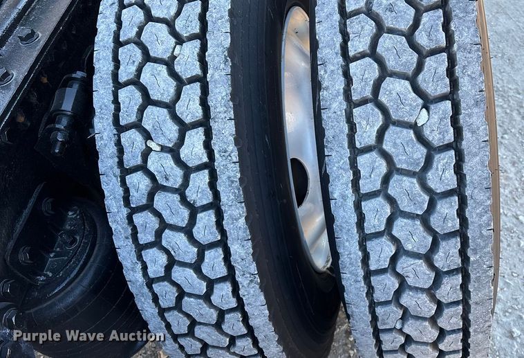 image for item ED2461 2005 Western Star 4900 semi truck