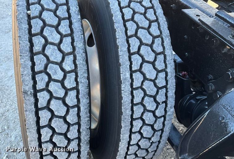 image for item ED2461 2005 Western Star 4900 semi truck