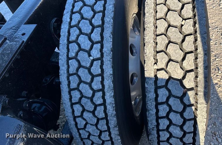 image for item ED2461 2005 Western Star 4900 semi truck