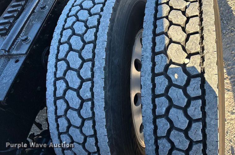 image for item ED2461 2005 Western Star 4900 semi truck