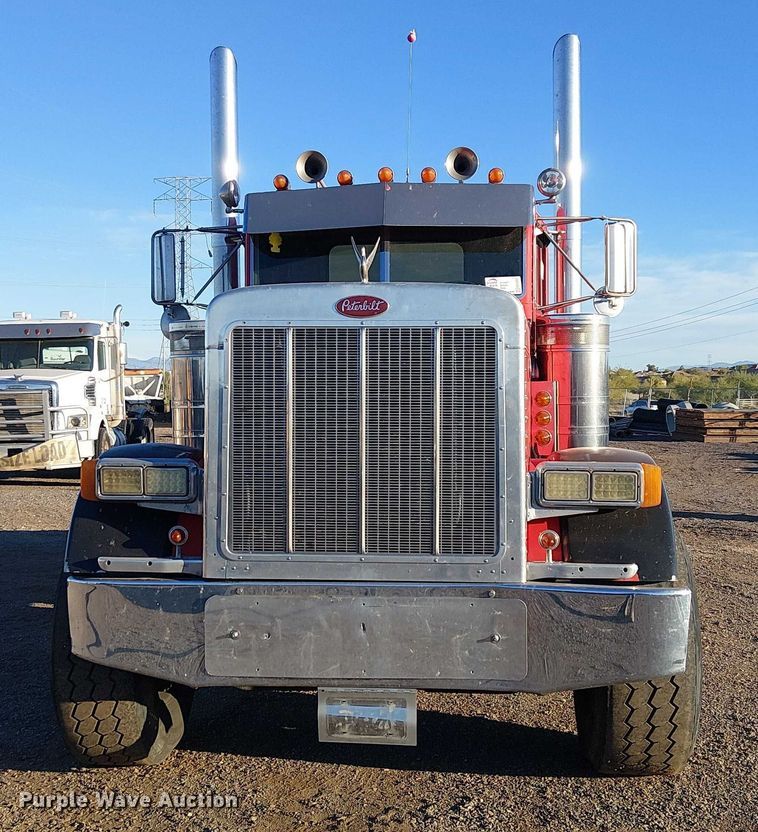 image for item EE5057 1989 Peterbilt 379 semi truck
