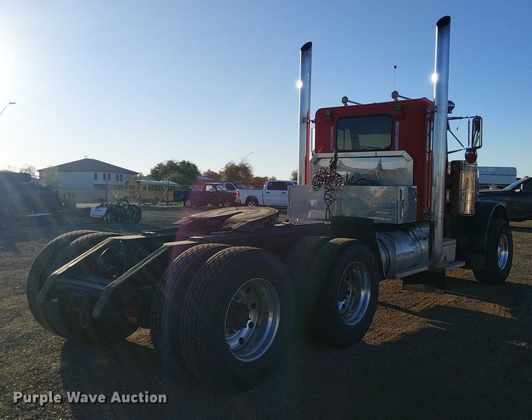 image for item EE5057 1989 Peterbilt 379 semi truck
