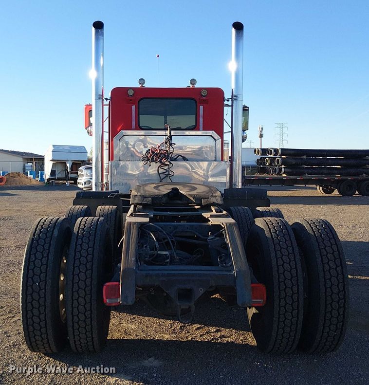 image for item EE5057 1989 Peterbilt 379 semi truck
