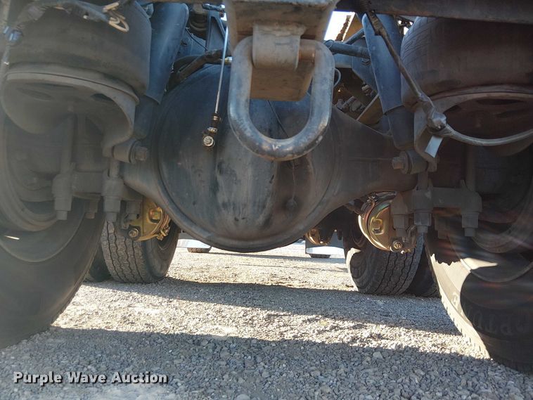 image for item EE5057 1989 Peterbilt 379 semi truck