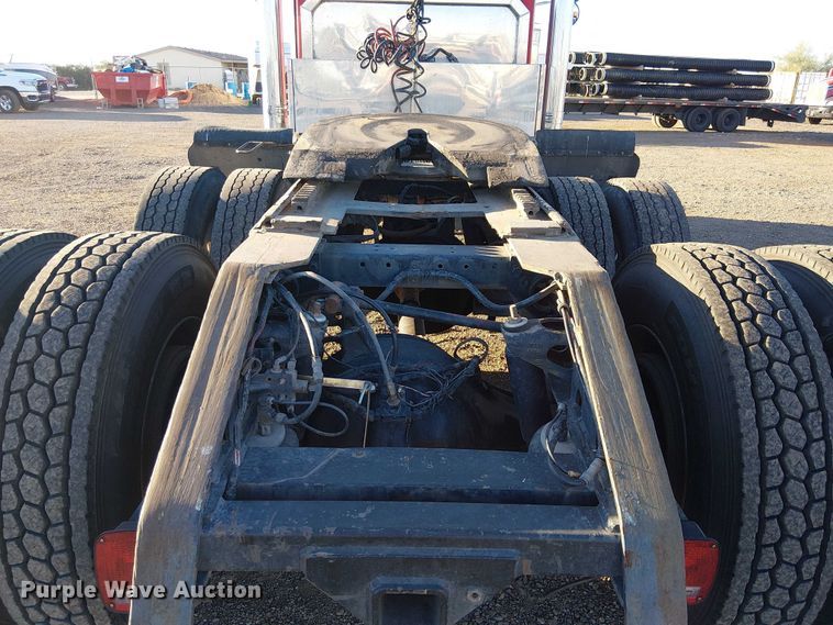 image for item EE5057 1989 Peterbilt 379 semi truck