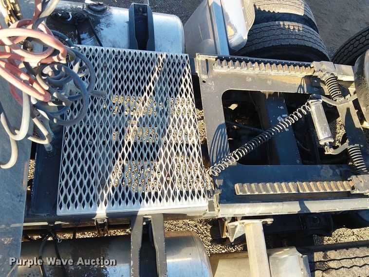 image for item EE5057 1989 Peterbilt 379 semi truck