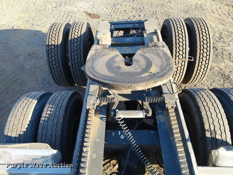 image for item EE5057 1989 Peterbilt 379 semi truck