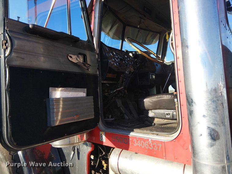 image for item EE5057 1989 Peterbilt 379 semi truck