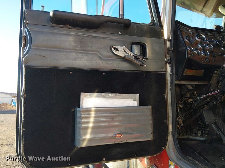 image for item EE5057 1989 Peterbilt 379 semi truck