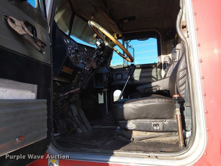 image for item EE5057 1989 Peterbilt 379 semi truck