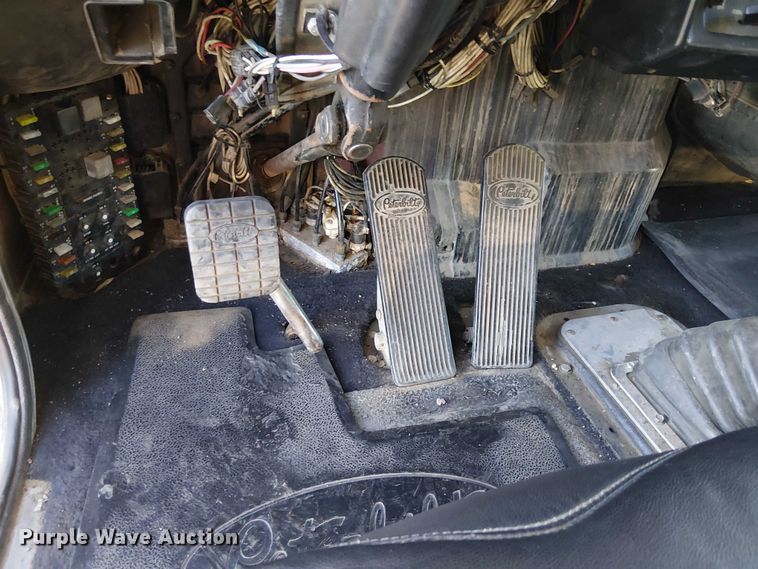 image for item EE5057 1989 Peterbilt 379 semi truck