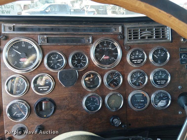 image for item EE5057 1989 Peterbilt 379 semi truck