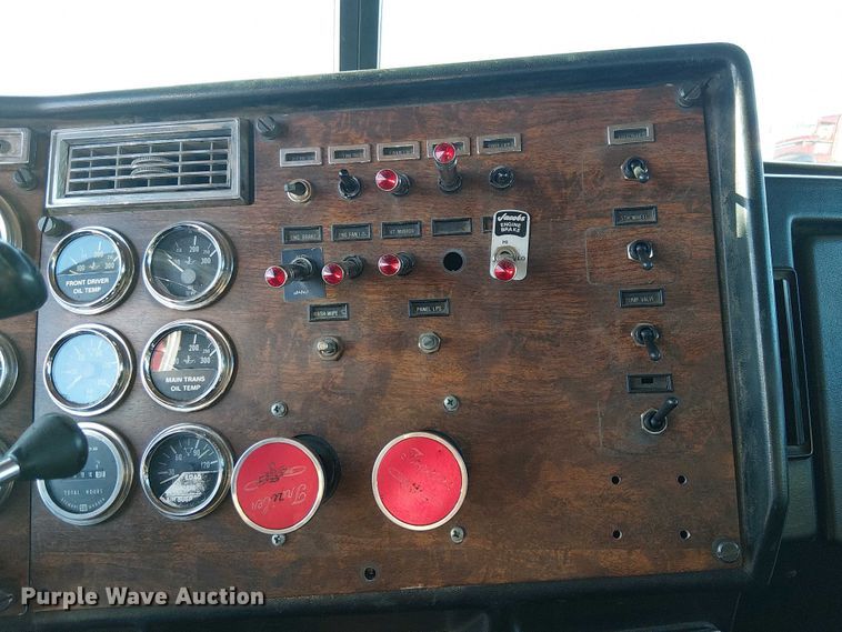 image for item EE5057 1989 Peterbilt 379 semi truck