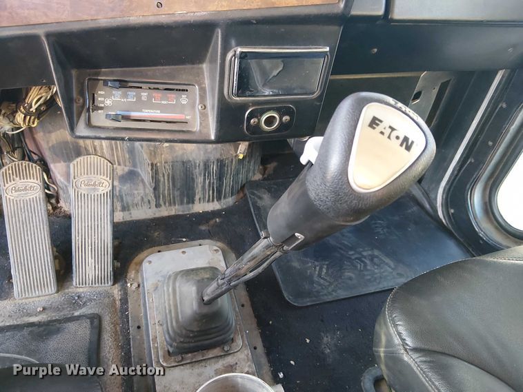 image for item EE5057 1989 Peterbilt 379 semi truck