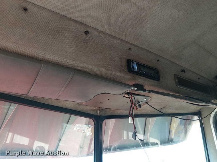 image for item EE5057 1989 Peterbilt 379 semi truck