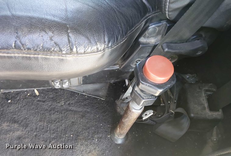 image for item EE5057 1989 Peterbilt 379 semi truck