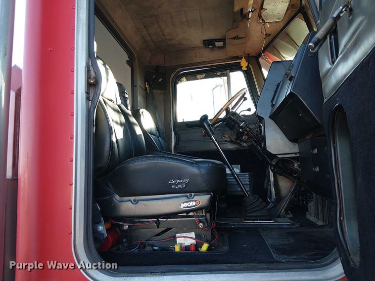 image for item EE5057 1989 Peterbilt 379 semi truck