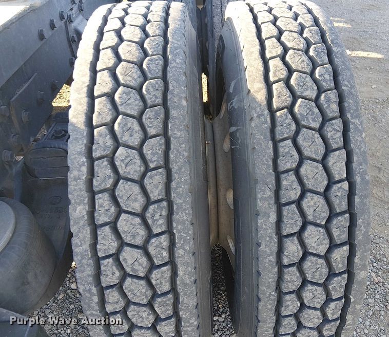 image for item EE5057 1989 Peterbilt 379 semi truck