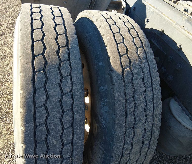 image for item EE5057 1989 Peterbilt 379 semi truck