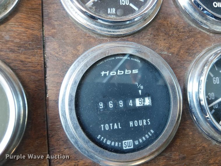 image for item EE5057 1989 Peterbilt 379 semi truck