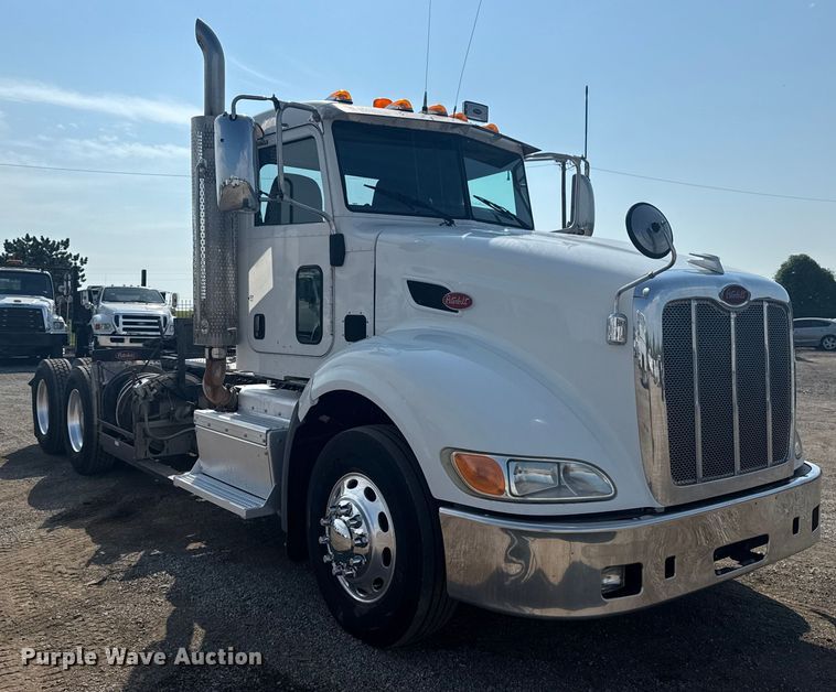 image for item EG1230 2011 Peterbilt  386 semi truck