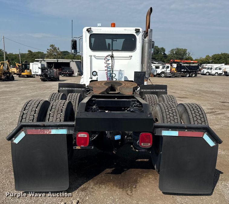 image for item EG1230 2011 Peterbilt  386 semi truck