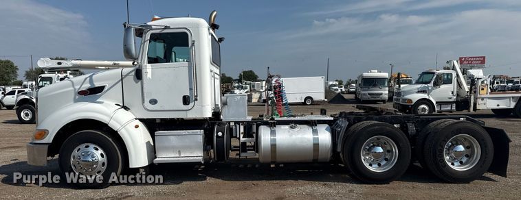 image for item EG1230 2011 Peterbilt  386 semi truck