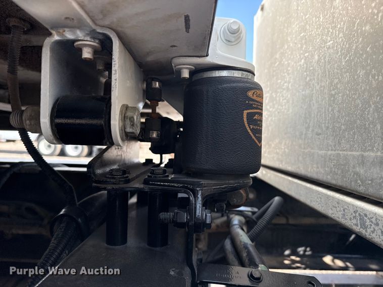 image for item EG1230 2011 Peterbilt  386 semi truck