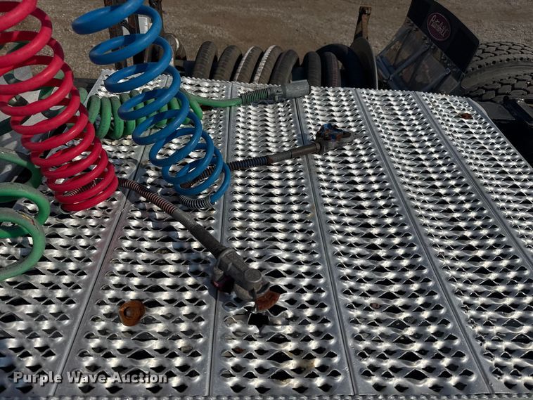 image for item EG1230 2011 Peterbilt  386 semi truck