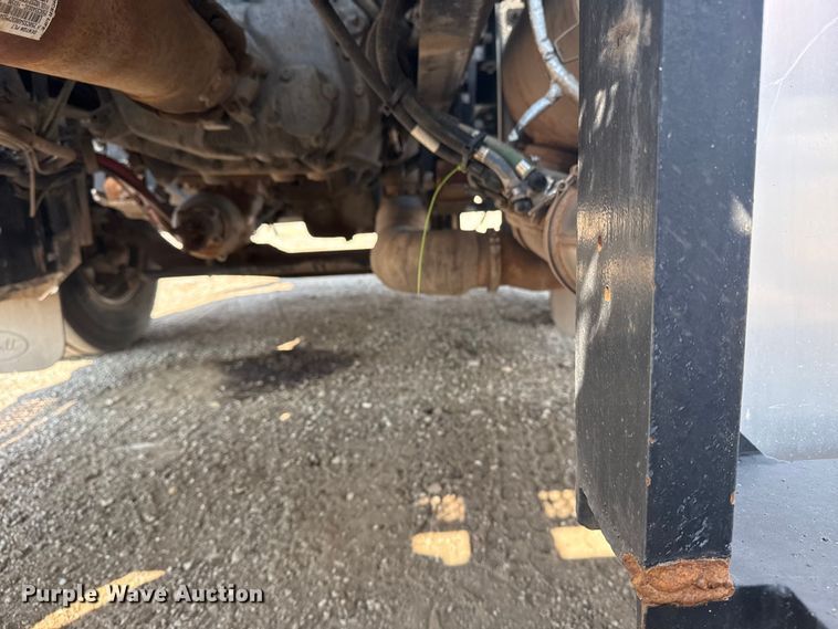 image for item EG1230 2011 Peterbilt  386 semi truck