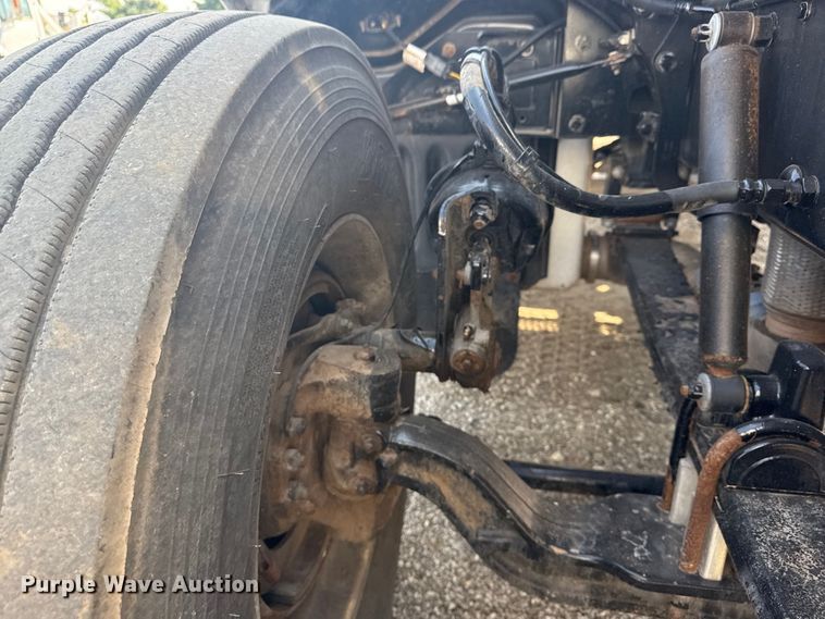 image for item EG1230 2011 Peterbilt  386 semi truck