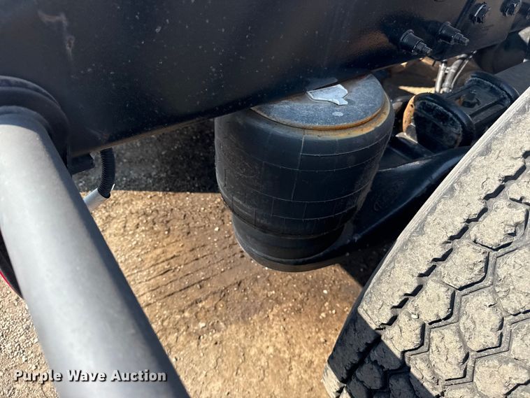 image for item EG1230 2011 Peterbilt  386 semi truck