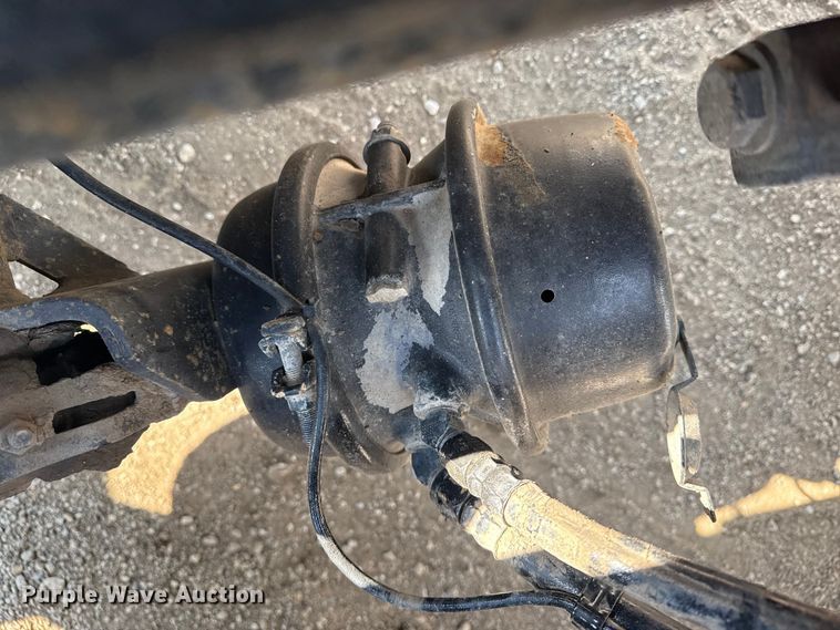 image for item EG1230 2011 Peterbilt  386 semi truck