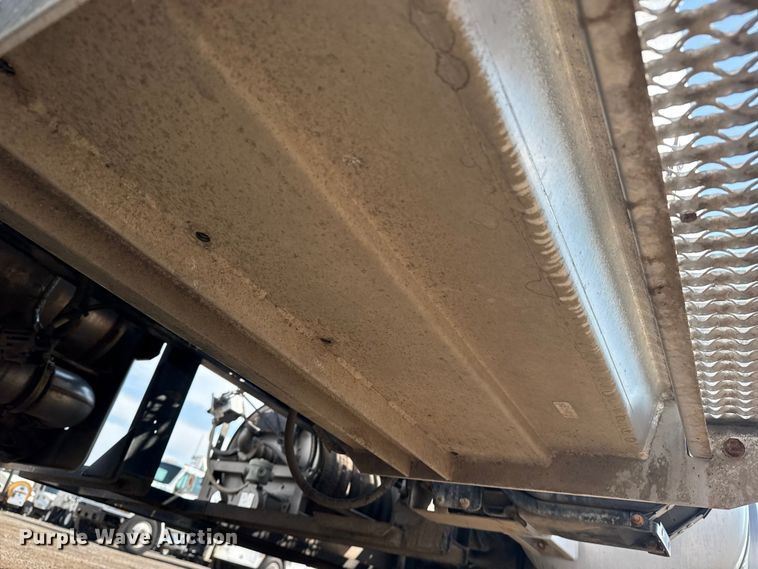 image for item EG1230 2011 Peterbilt  386 semi truck