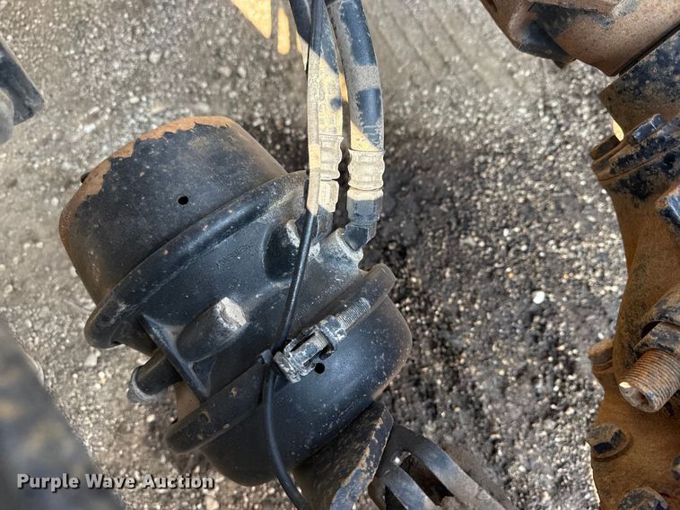 image for item EG1230 2011 Peterbilt  386 semi truck