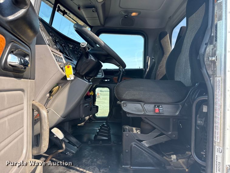 image for item EG1230 2011 Peterbilt  386 semi truck