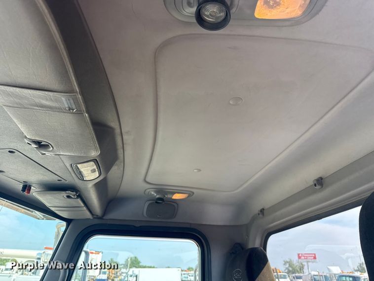 image for item EG1230 2011 Peterbilt  386 semi truck