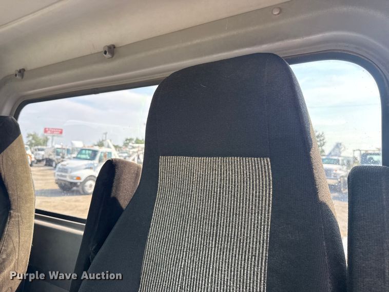 image for item EG1230 2011 Peterbilt  386 semi truck