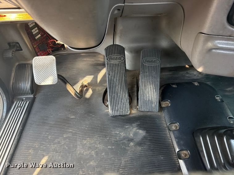 image for item EG1230 2011 Peterbilt  386 semi truck