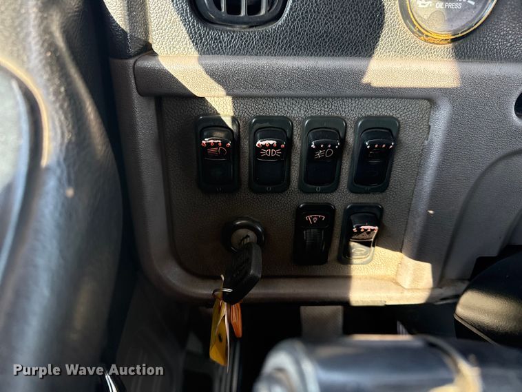 image for item EG1230 2011 Peterbilt  386 semi truck