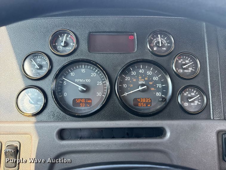 image for item EG1230 2011 Peterbilt  386 semi truck