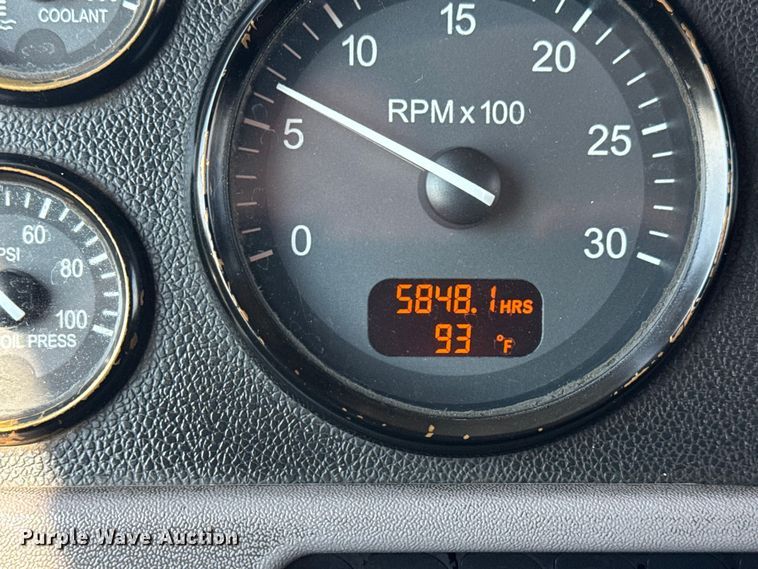 image for item EG1230 2011 Peterbilt  386 semi truck