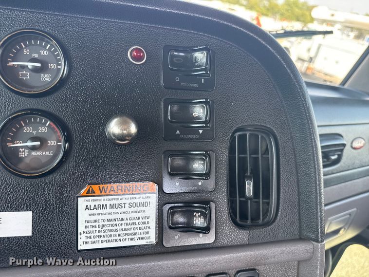 image for item EG1230 2011 Peterbilt  386 semi truck