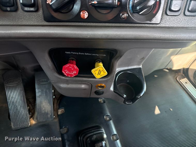 image for item EG1230 2011 Peterbilt  386 semi truck